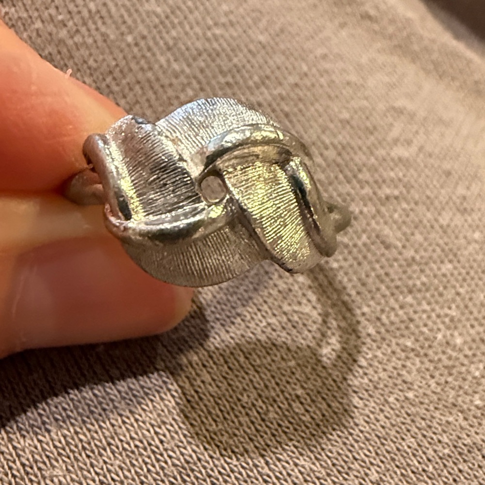 Vintage Avon 70s Love Knot Ribbon Lattice Silver Tone Ring Size 5.5-6.5 roughly